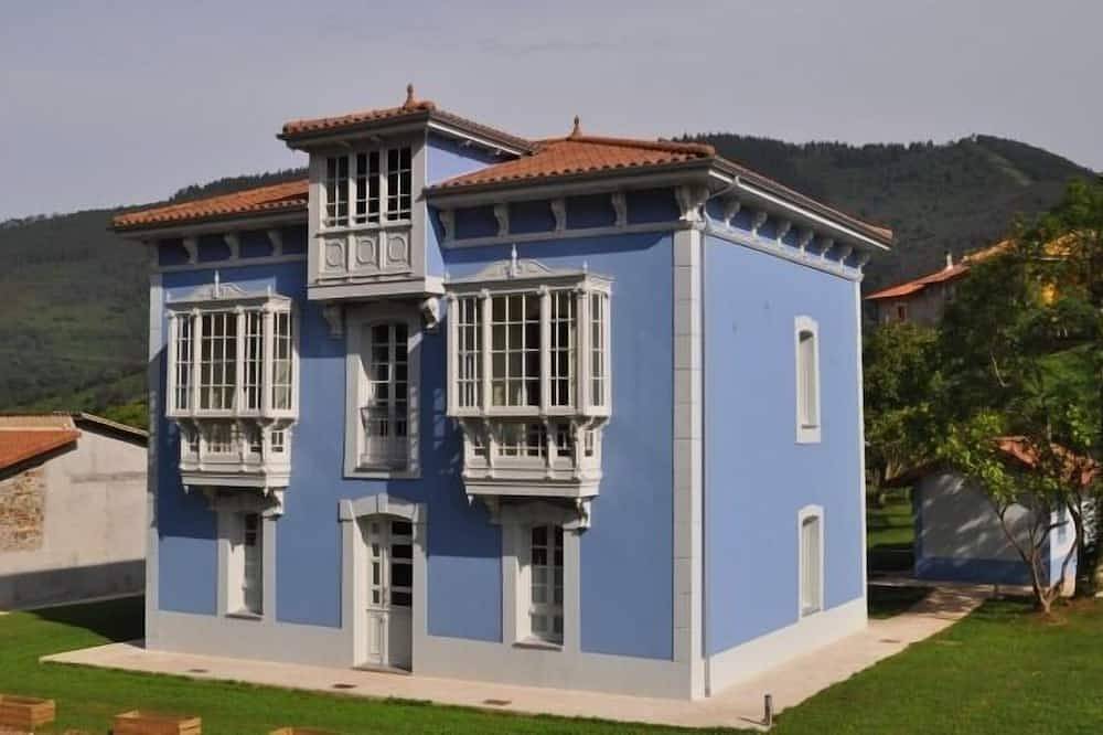Rural apartment Casona la Sierra for 5 people in Cudillero, Costa Verde (Spain)
