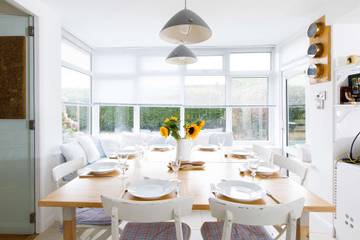 Holiday Home for 12 People in Earnley, West Sussex, Photo 2