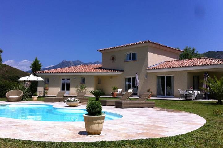 Villa pour 10 personnes, avec jacuzzi ainsi que jardin et terrasse