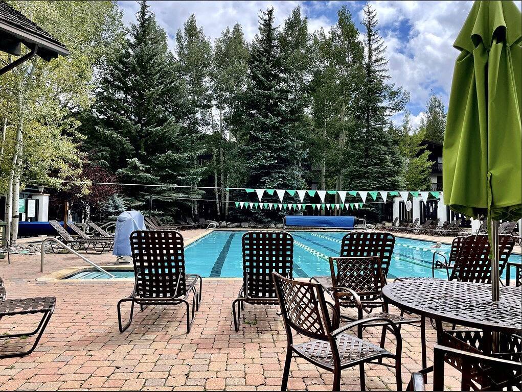 Ganze Wohnung, Top-Floor Alpine Condo • Mountain Views • On Free Bus Line • Perfect for Couples in Bighorn, Vail