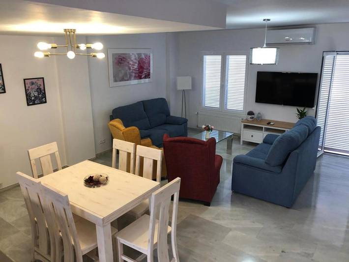 Apartamento para 2 personas, con Terraza y Jardín además de Piscina y Vistas en Mairena del Aljarafe
