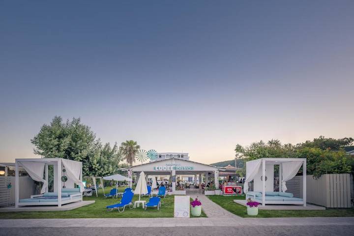 Hôtel pour 3 personnes, avec Balcon et Jacuzzi ainsi que Terrasse et Jardin