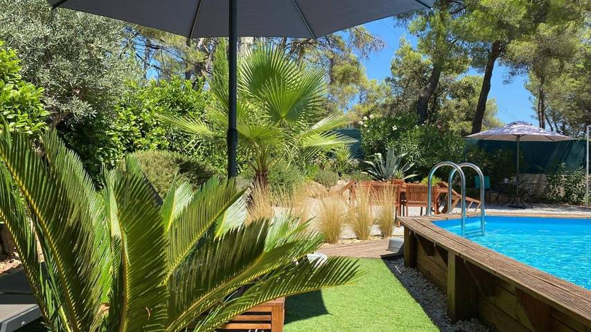 Location de vacances pour 2 personnes, avec vue ainsi que jardin et piscine à Clermont-l'Hérault - 2