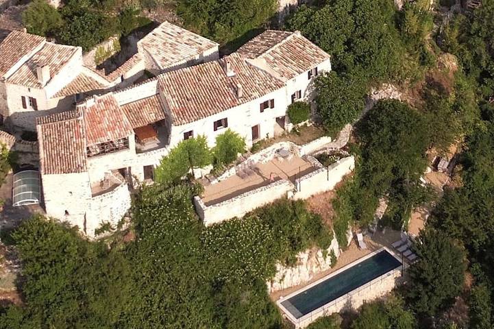 Gîte pour 14 personnes, avec Jardin à Montaulieu
