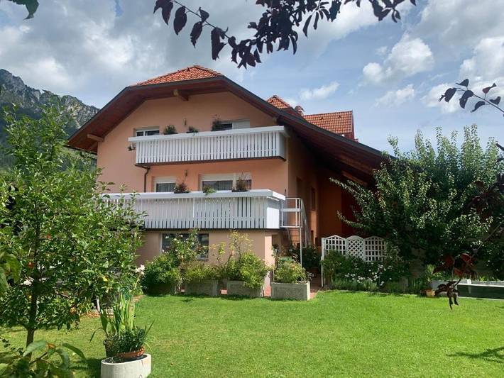 Gîte pour 4 personnes, avec vue et jardin dans Mojstrana