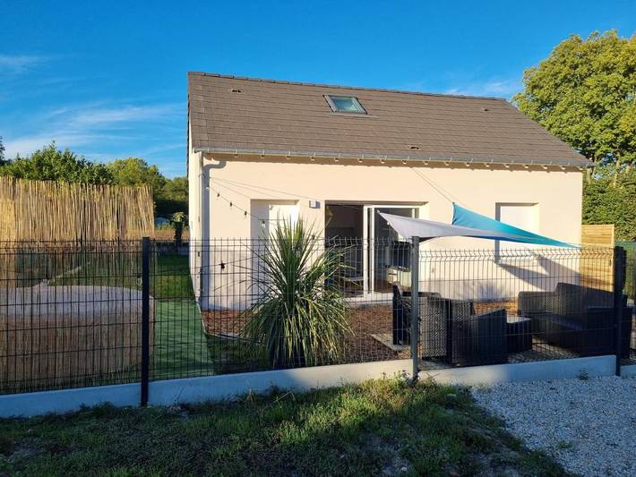 Location de vacances pour 6 personnes, avec jardin et piscine à Saint-Denis-de-l'Hôtel
