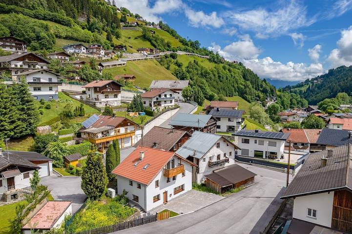 Ferienhaus für 12 Personen, mit Sauna und Garten sowie Balkon
