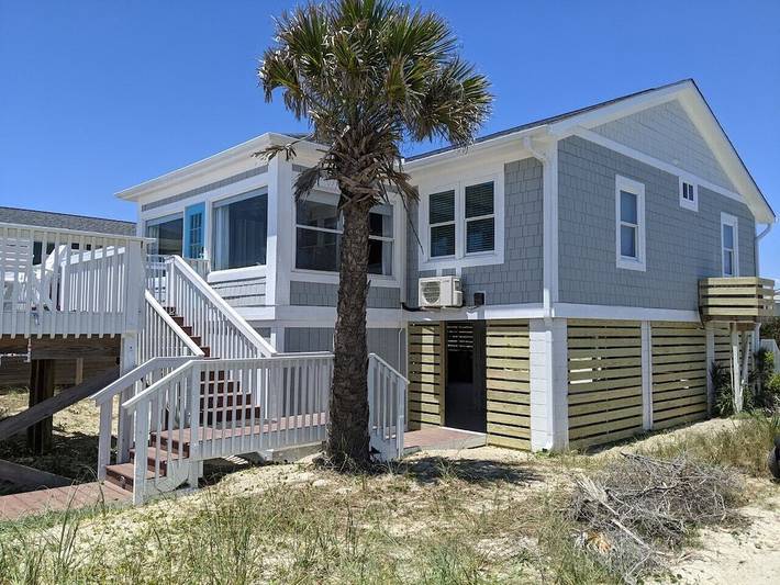 Vacation house for 8 people, with yard and terrace in Oak Island (NC)