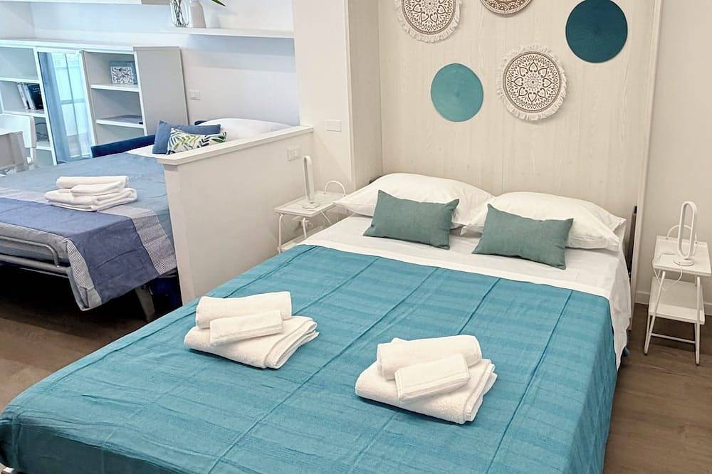 Appartement entier, Angolo Azzurro Holiday Home | Beach 500 m away, Wi-Fi, Free Parking ⭐ in Silvi Marina, Silvi