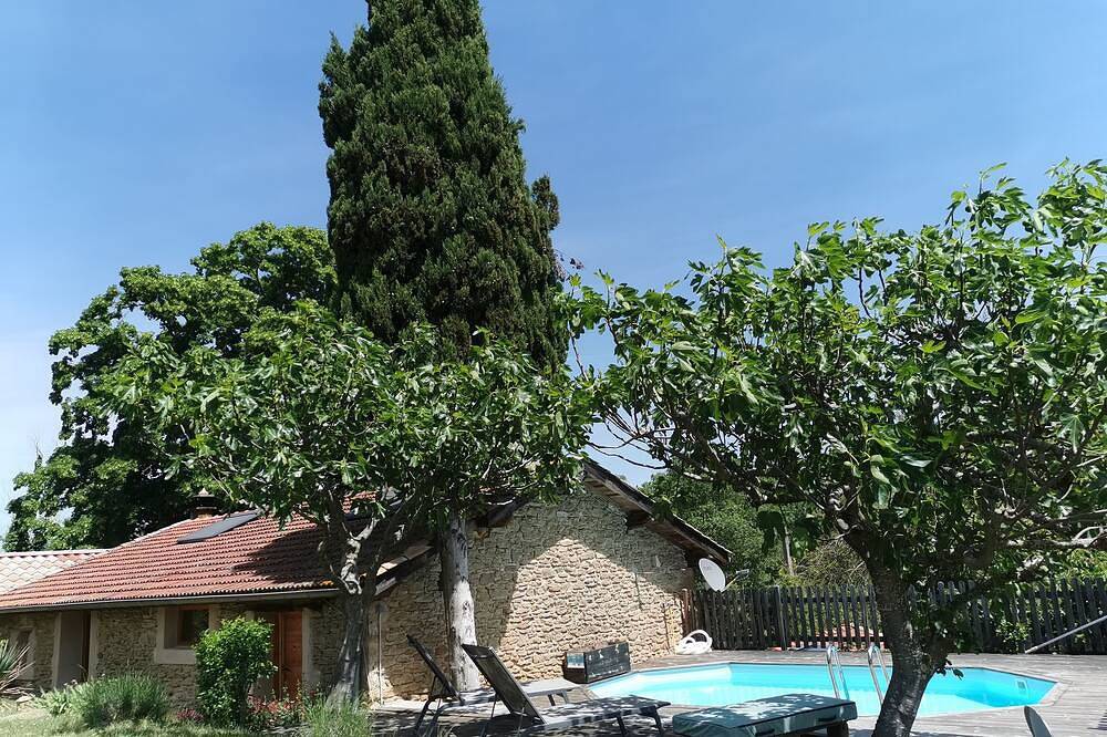 Appartement entier, Bulle de nature- gîte typique de la Drôme des collines in Charmes-sur-l'Herbasse, Région de Valence