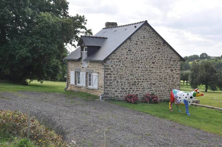Gîte pour 5 personnes, avec jardin et vue, animaux acceptés à Saint-Calais-du-Désert