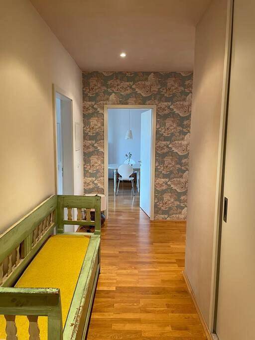 Ferienwohnung für 5 Personen, mit Balkon und Ausblick in Zoo Leipzig