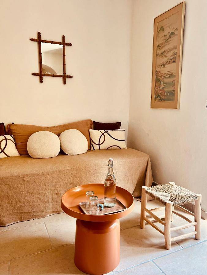 Location de vacances pour 2 personnes, avec vue et jardin ainsi que terrasse et piscine, animaux acceptés à Condorcet - 4