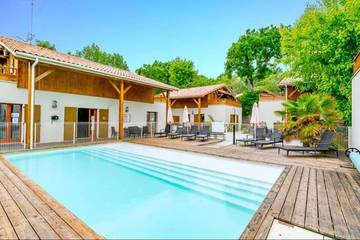 Gîte pour 4 personnes, avec vue et piscine ainsi que sauna et balcon dans Plage Moutchic