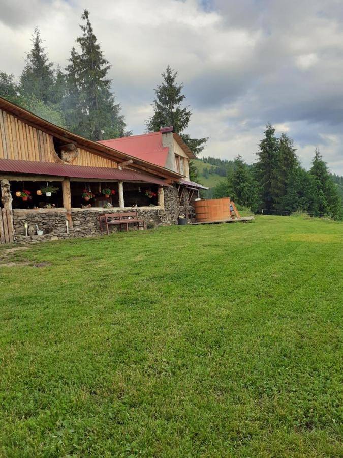 Gîte pour 4 personnes, avec jardin et terrasse ainsi que piscine et vue, animaux acceptés