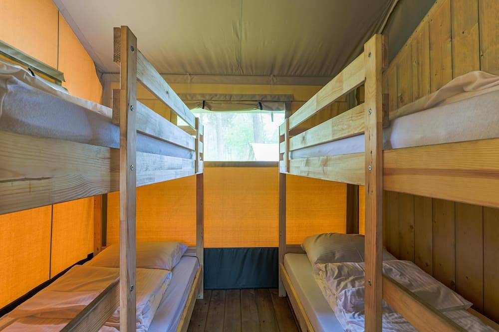 Spannzelt auf schone Campingplatz mit Schwimmbad in Nordbrabant