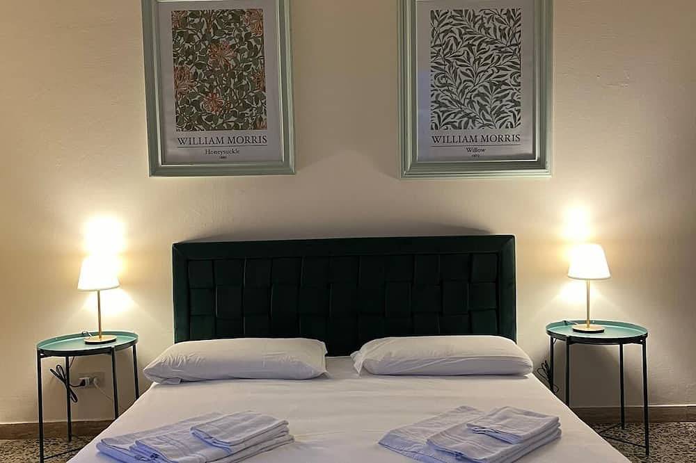 Apartment with two spacious rooms, a bathroom and a kitchen with a balcony. in Isolotto Legnaia, Florence