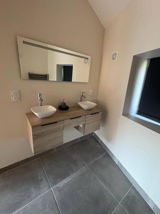 Location de vacances pour 8 personnes, avec Terrasse ainsi que Jardin et Piscine à Grillon - 3