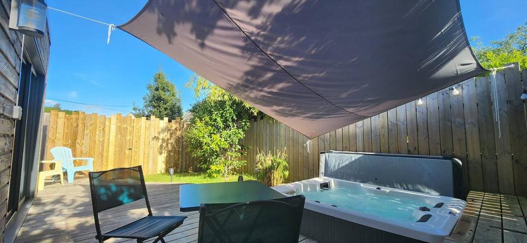 Location de vacances pour 2 personnes, avec jardin ainsi que balcon et jacuzzi à Hennebont