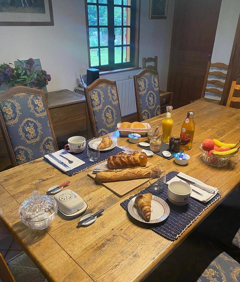 Double Room with Private Bathroom in Cempuis, Oise