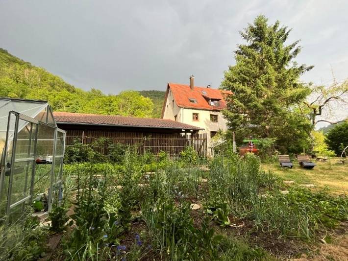 Ganze Ferienwohnung, Kiwi Retreat - Ferienwohnung 100qm, 2 Schlafzimmer, max. 6 Personen in Bad Urach, Albsteig Etappe 9