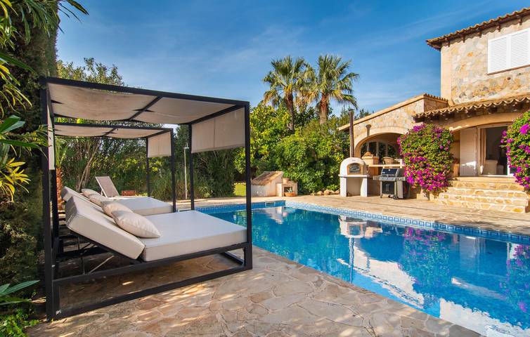Modern Apartment with Pool & Grill, Near Marratxí in Portol, Marratxí