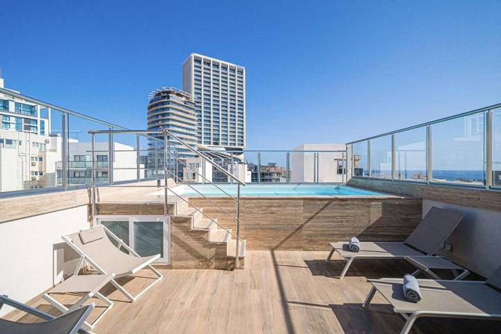 Hôtel pour 2 personnes, avec terrasse ainsi que vue et piscine