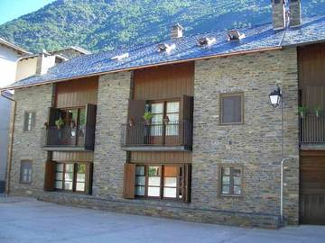 Gîte pour 6 personnes, avec terrasse et jardin, animaux acceptés dans Àreu