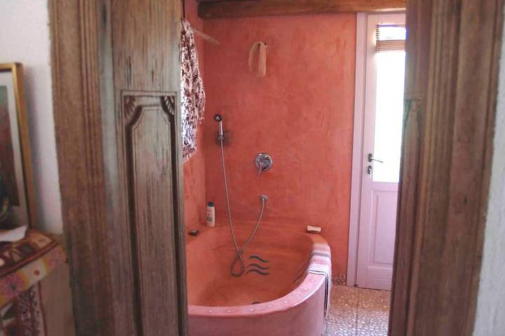 Cottage molto speciale in un paesaggio rurale circondato da antiche rocce in Olbia, Gallura