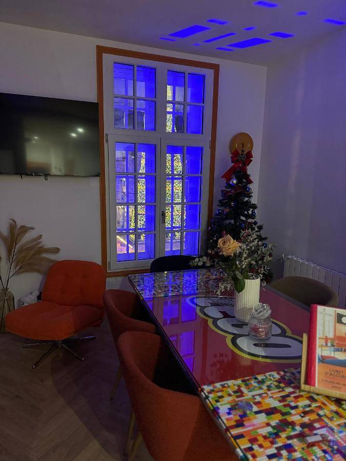Appartement entier, Duplex coloré 6 personnes Place des Héros - vue Beffroi - Centre ville in Arras, Région d'Arras