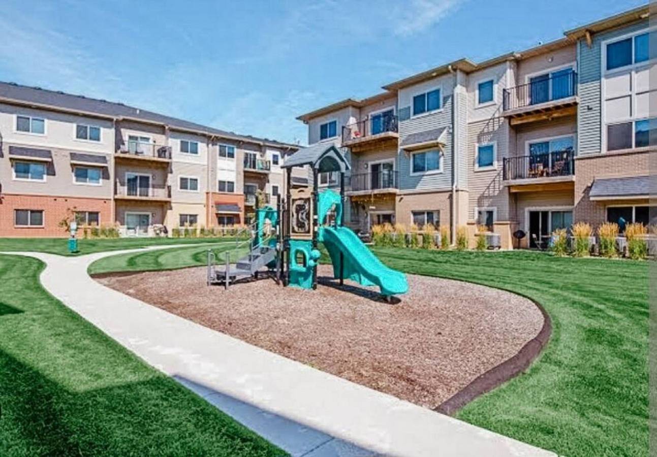 Ganze Wohnung, West Des Moines- Garage, Gym, Pool, Jordan Creek in West Des Moines, Iowa