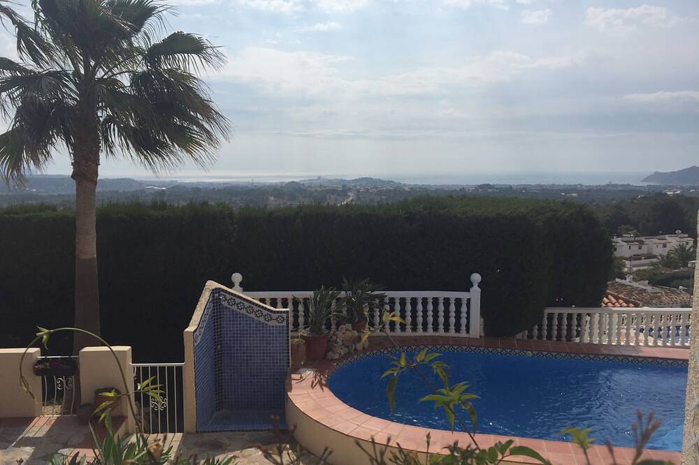 Ganze Wohnung, Casa Julio mit herrlichem Blick auf Altea mit privatem Pool. in la Nucia, Costa Blanca