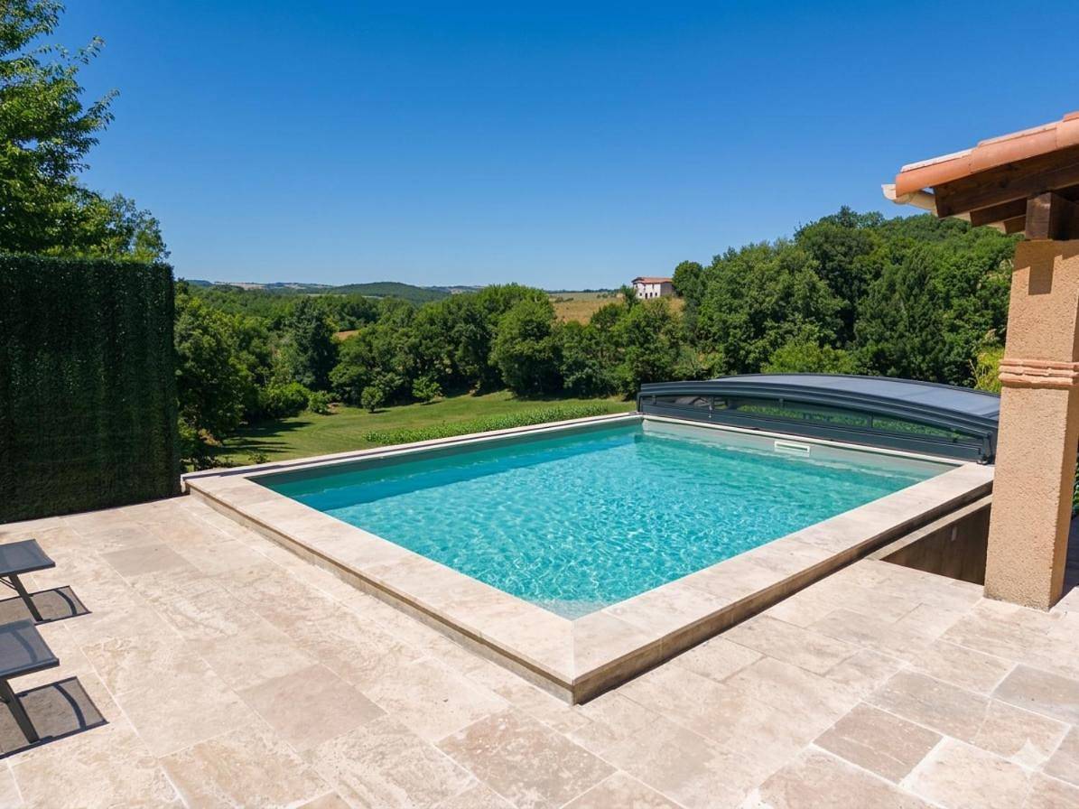 Charmant gîte de Lacrouzette avec piscine chauffée et bain balnéo proche d'Albi in Saint-Benoît-de-Carmaux, Région d'Albi