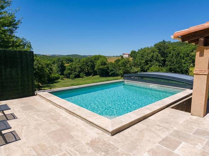 Location de vacances pour 8 personnes, avec Jacuzzi et Terrasse ainsi que Jardin et Piscine à Saint-Benoît-de-Carmaux