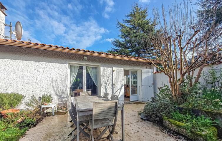 Maison de vacances pour 8 personnes, avec piscine ainsi que jardin et terrasse