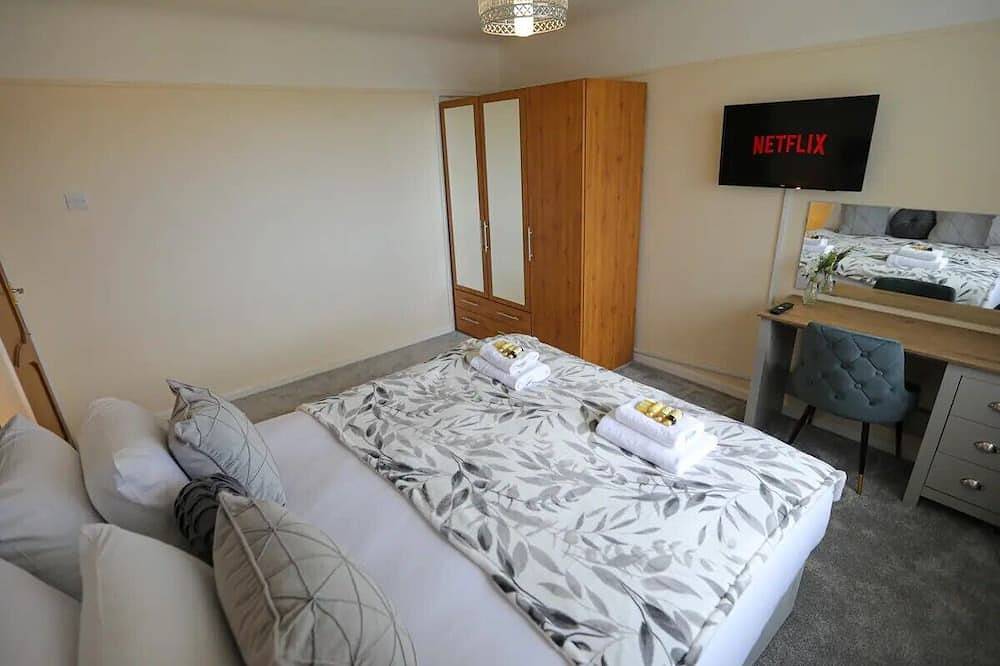 Crabtree House 5Br Moreton, Wirral, Close To Liverpool & Chester in Merseyside
