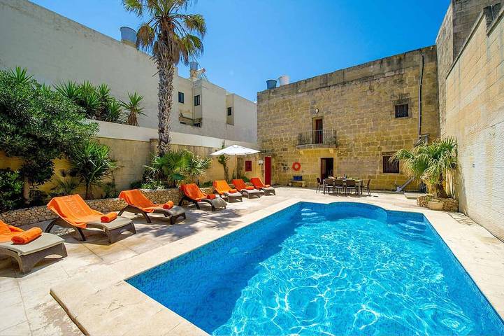 Villa per 9 persone, con giardino e balcone, con animali domestici in Garbo
