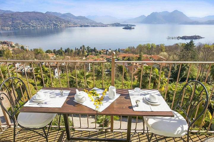 Agriturismo voor 4 personen, with balkon and zwembad as well as tuin aan Lago Maggiore