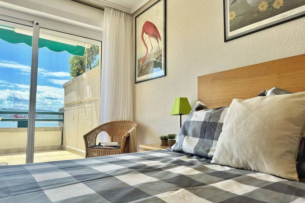 Entire apartment, Apto con piscina y vistas al mar - Vistamar 3001 in Santoña, Cantabrian Coast