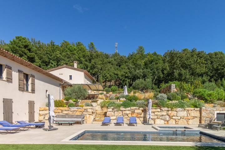 Location de vacances pour 10 personnes, avec jacuzzi et terrasse ainsi que jardin et sauna à La Garde-Freinet - 4