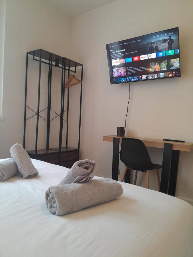 Double Room with Private Bathroom in Annemasse, Région de Saint-Julien-en-Genevois