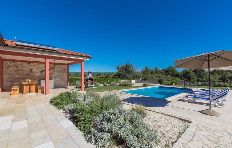 Villa pour 7 personnes, avec piscine et jardin, animaux acceptés à Barban - 3