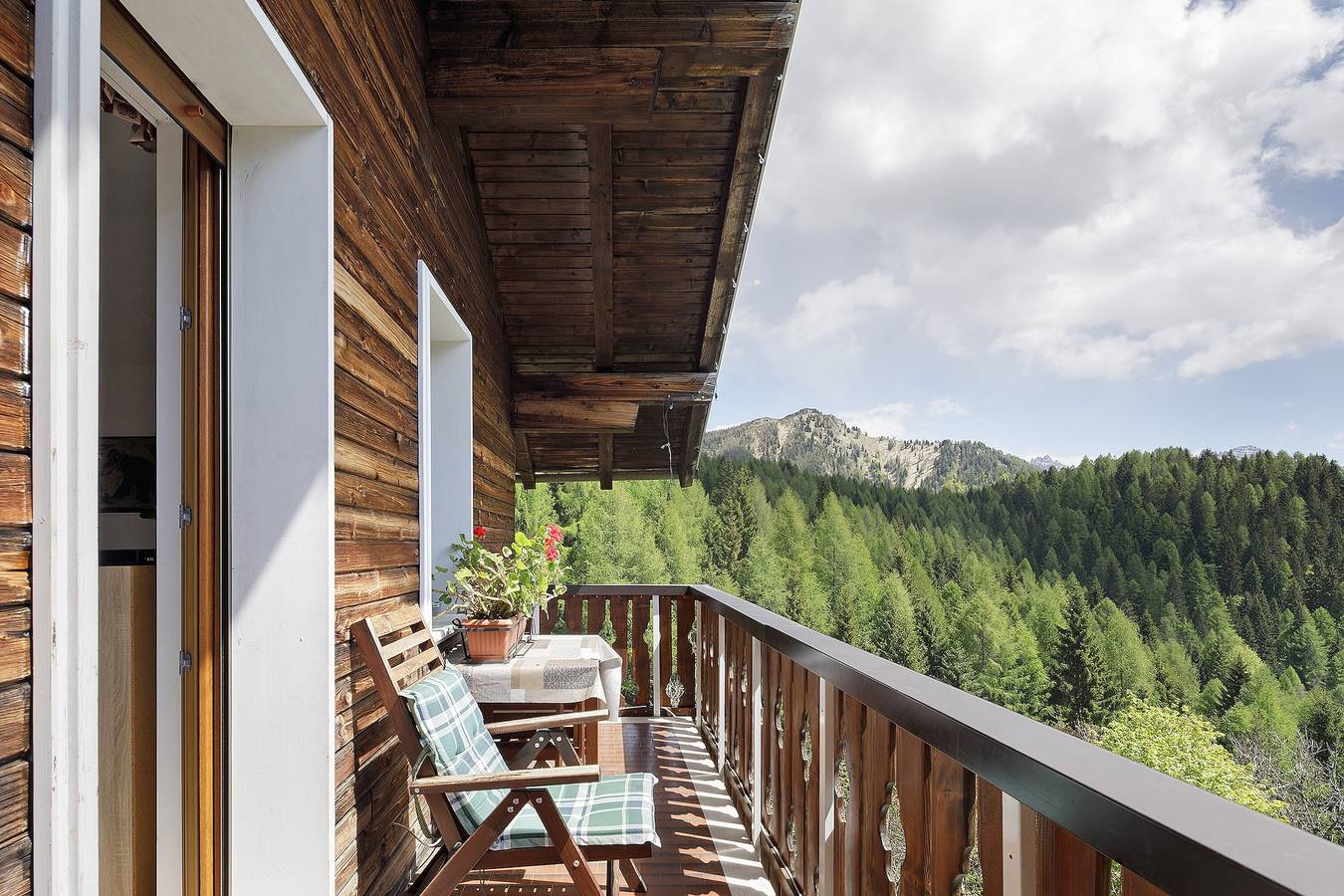 Apartamento entero, Casa vacacional 'La Casa de Heidi en los Dolomitas - 2' con vistas, jardín y Wi-Fi in Pelmostock, Zoppè di Cadore