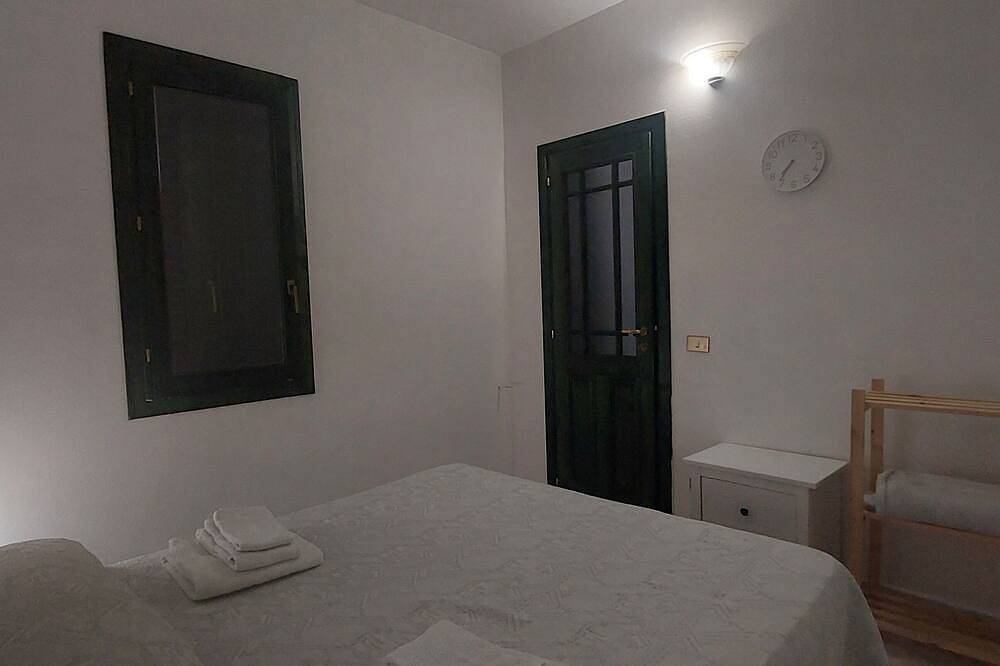 Villa with Garden and Private Parking on the Promenade of Campofelice di Roccella in Campofelice di Roccella, Provincia de Palermo