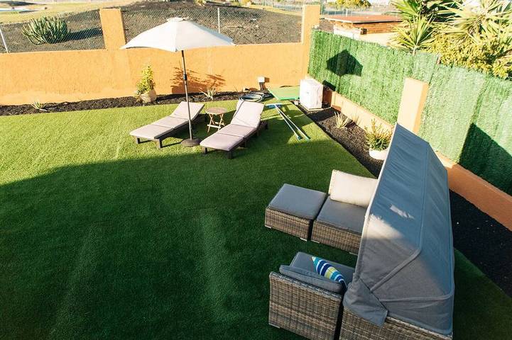 Villa pour 12 personnes, avec jardin ainsi que jacuzzi et terrasse dans Las Salinas