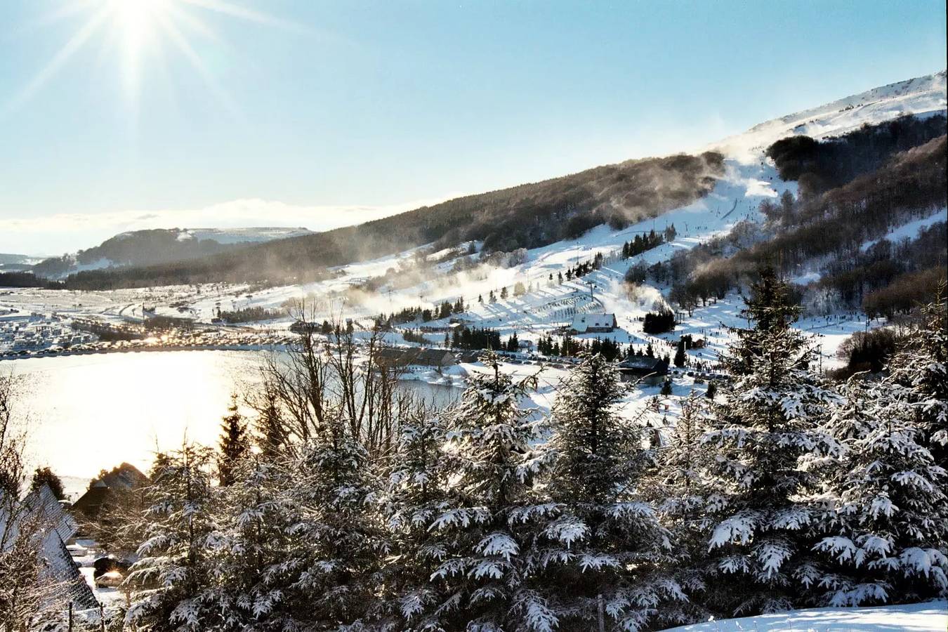 Apartamento entero, One-room apartment 2 personas in Super Besse, Besse-et-Saint-Anastaise