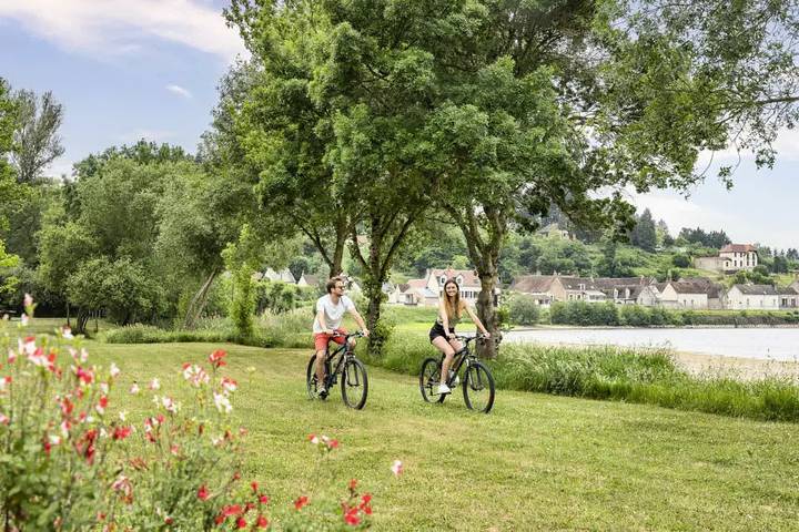 Mobil home pour 4 personnes, avec terrasse et piscine, animaux acceptés à Loches - 3