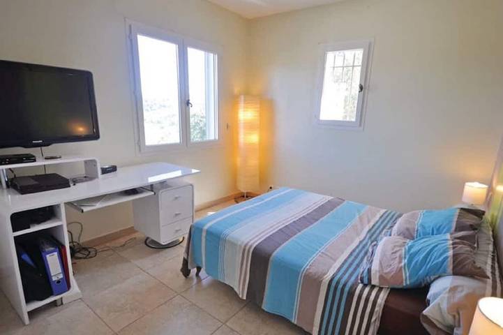 Promo!Hermosa villa en una zona tranquila con piscina a 7 minutos de Mandelieu in Les Adrets-de-l'Estérel, Costa mediterránea (Francia)