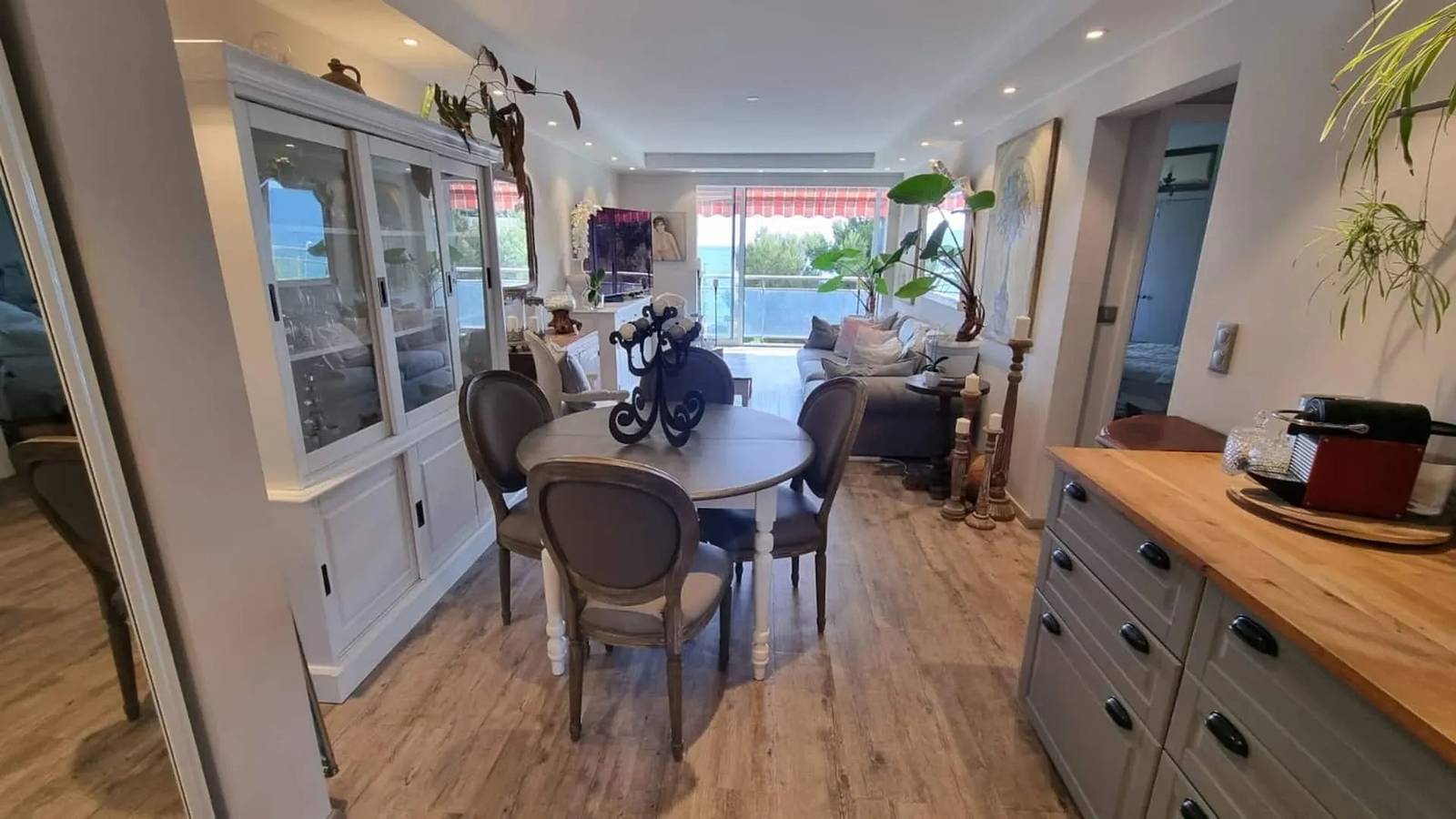 Ganze Wohnung, Helle Wohnung mit Jacuzzi in Cannes 60 m² in Cannes La Bocca, Cannes