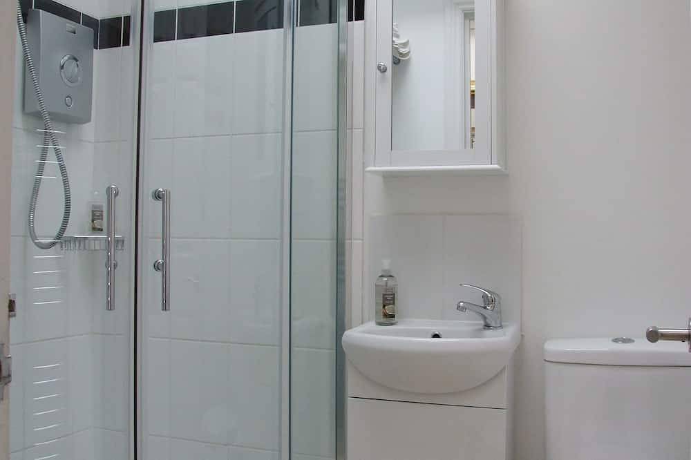 Lodge With Private Garden In Country Village - Pets Welcome in Hyde (Hampshire), Hampshire
